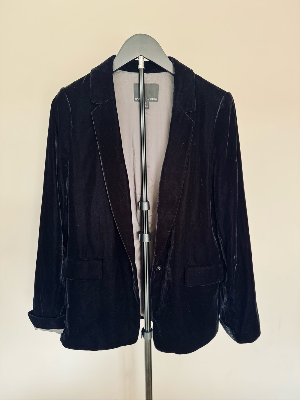 Banana Republic Velvet Blazer in Black